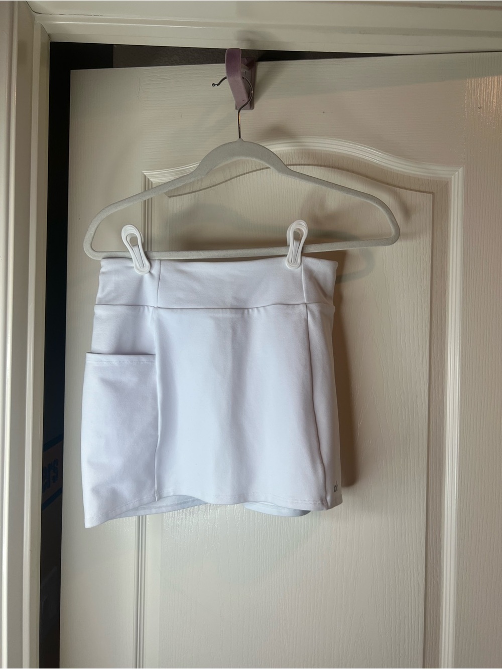 ALO Yoga White Performance Mini Skirt with Side Pocket